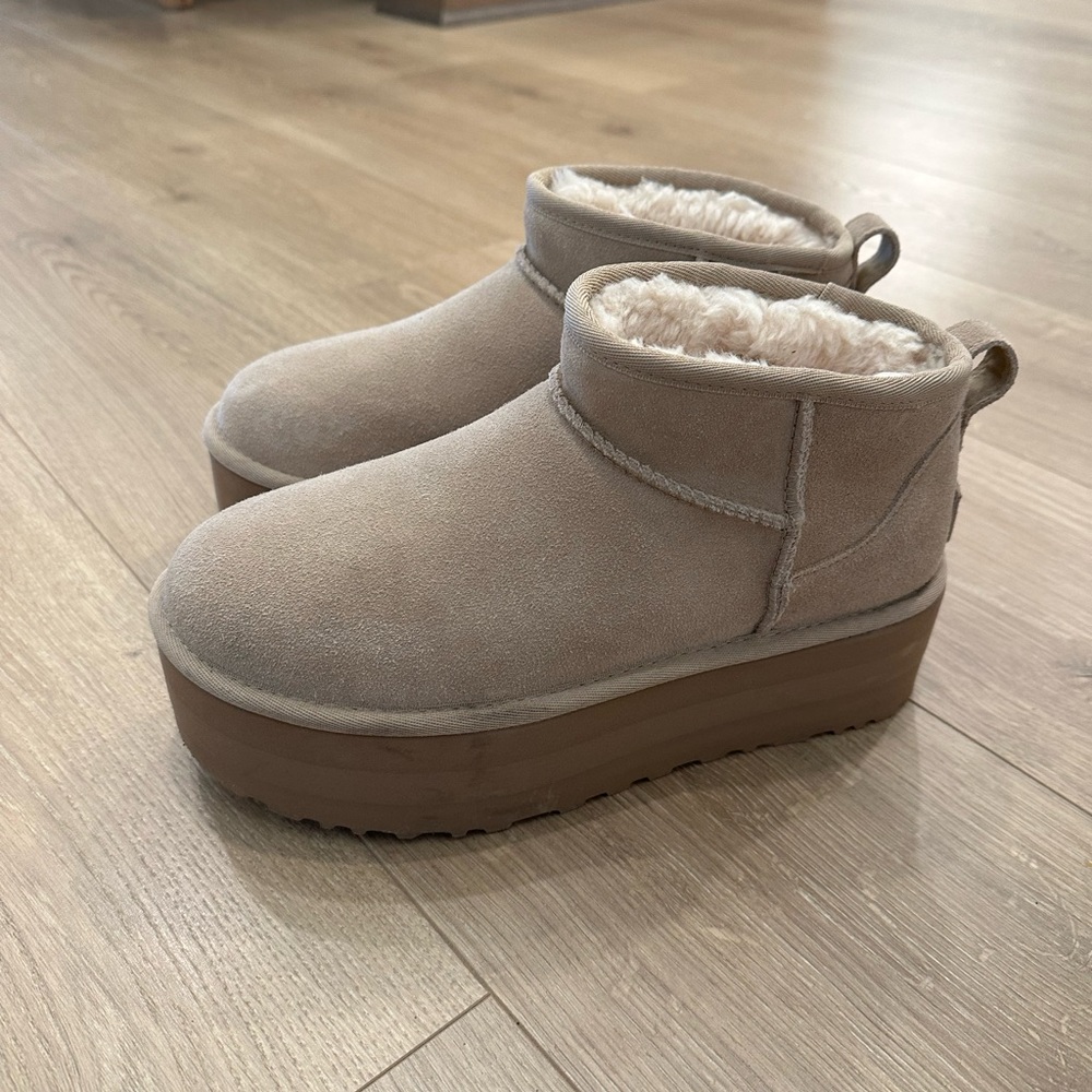 UGG Women's Classic Ultra Mini Platform Boot